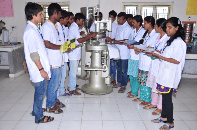 K V K College Of Pharmacy Hyderabad Labs Infrastructure photo 2